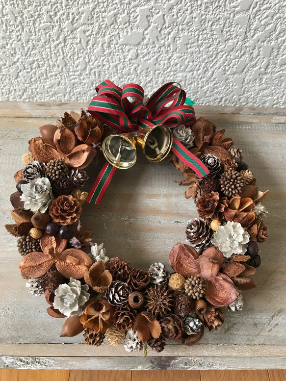 北欧の森の木の実とリボンの三連リース　 53ｃｍ（残すところ1点のみ） 