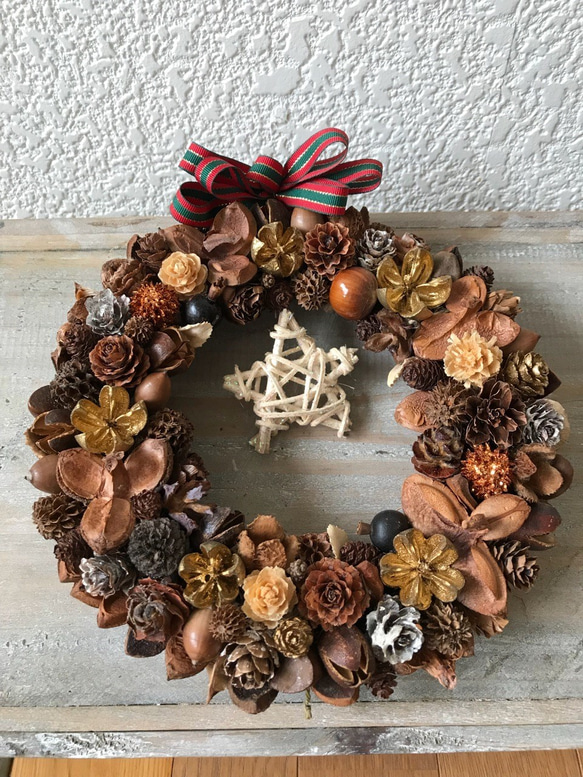 北欧の森の木の実とリボンの三連リース　 53ｃｍ（残すところ1点のみ） 