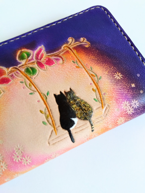 受注制作　送料無料　紫　愛猫の後ろ姿描きます　ラウンドファスナー財布　長財布　革製品　猫柄　財布　愛猫　似顔絵　 3枚目の画像
