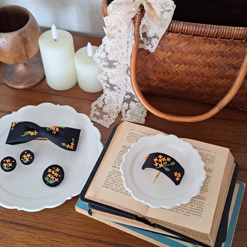 オレンジに輝くビーズ刺繍 金木犀 ポニーフック ポニーフック