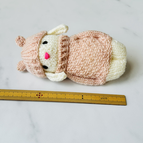 SOLD OUT＊うさぎ帽子のくま あみぐるみ くま耳帽子のたれ耳うさぎ さくら色 ベージュ 双子コーデ スウェーデン