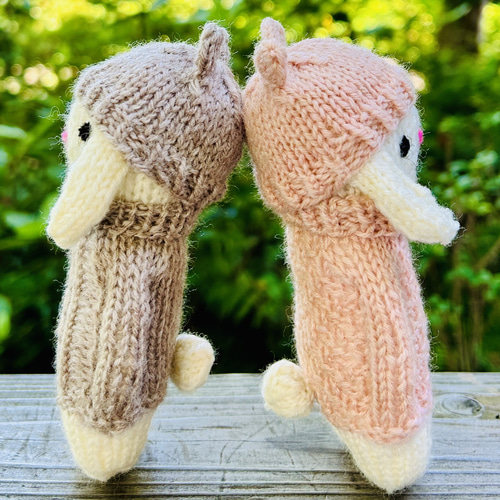 くま耳帽子のたれ耳うさぎ さくら色 ベージュ 双子コーデ スウェーデン