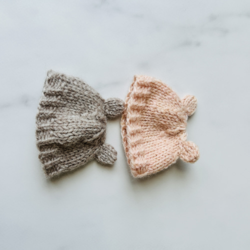 SOLD OUT＊うさぎ帽子のくま あみぐるみ くま耳帽子のたれ耳うさぎ さくら色 ベージュ 双子コーデ スウェーデン