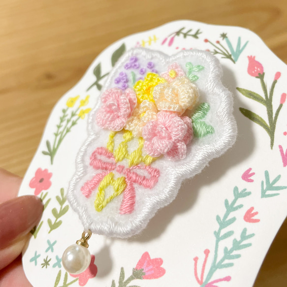 編み物と刺繍のブローチ✤バラの花束 2枚目の画像