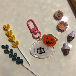 ペキニーズ　ピンク金具キーホルダー　ハロウィンたいぷ 1枚目の画像