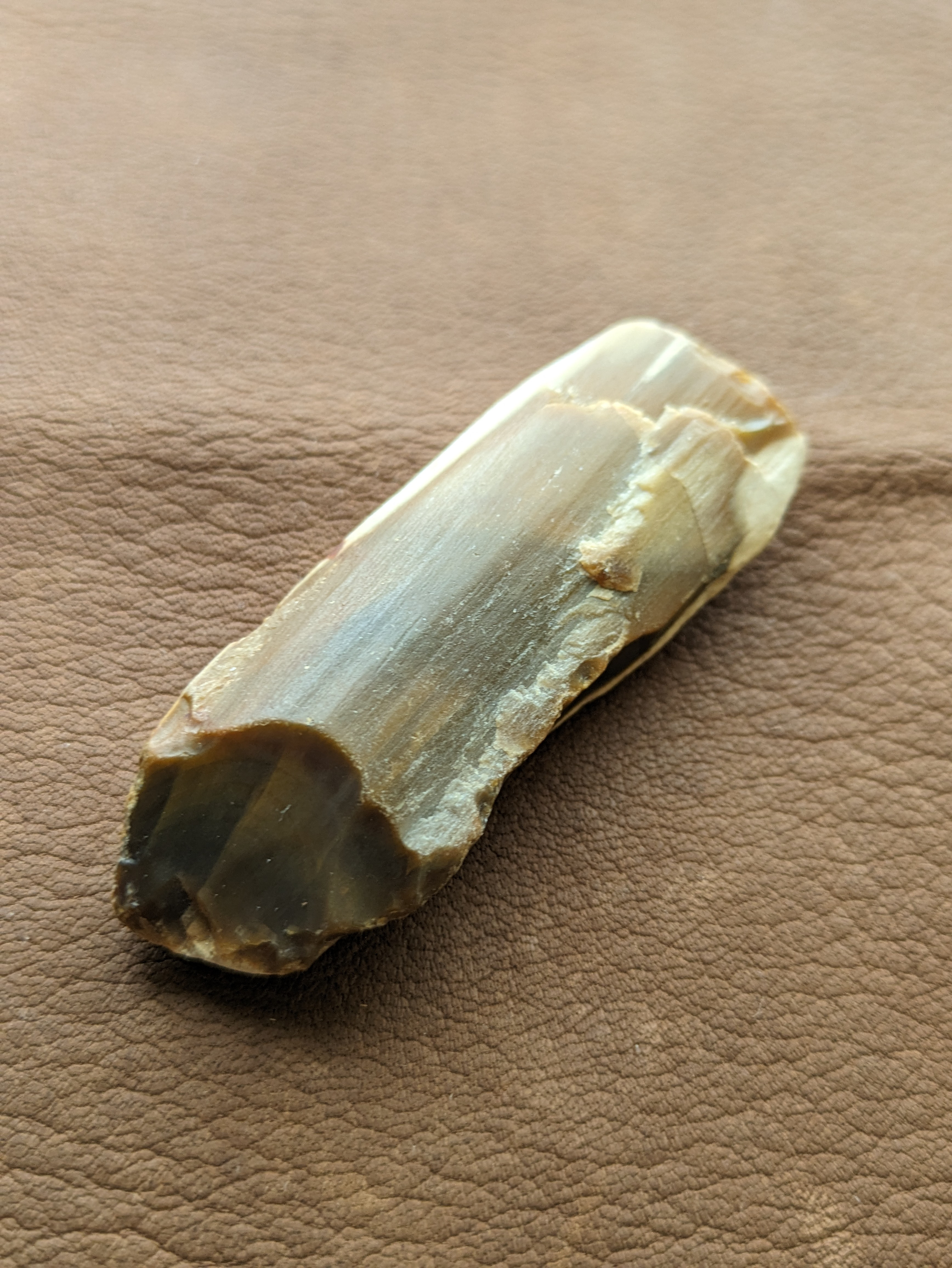 自然石加工品－2（ケニヤ産珪化木（木の化石）のキートレイ）