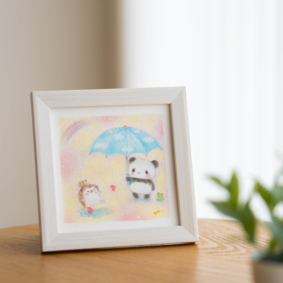 【原画・フレーム付き】「楽しい雨の日」　パステルアート　ハリネズミ　パンダ　カエル　傘　長靴　カタツムリ　かわいい　動物 3枚目の画像