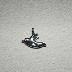 信じなければ、空は飛べないよ【Believe（ペンギン）Pendant Top】 3枚目の画像