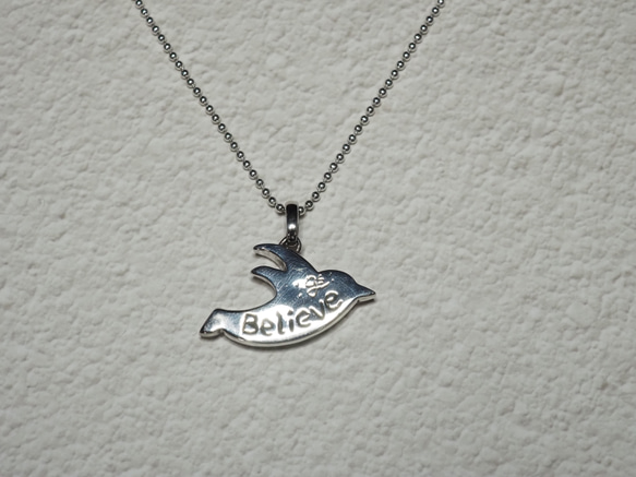 信じなければ、空は飛べないよ【Believe（ペンギン）Pendant Top】 2枚目の画像