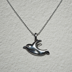 信じなければ、空は飛べないよ【Believe（ペンギン）Pendant Top】 1枚目の画像