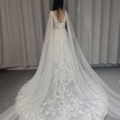 豪華トレーン 背中見せ Aライン贅沢な花総レース袖なし 白 二次会/音楽  