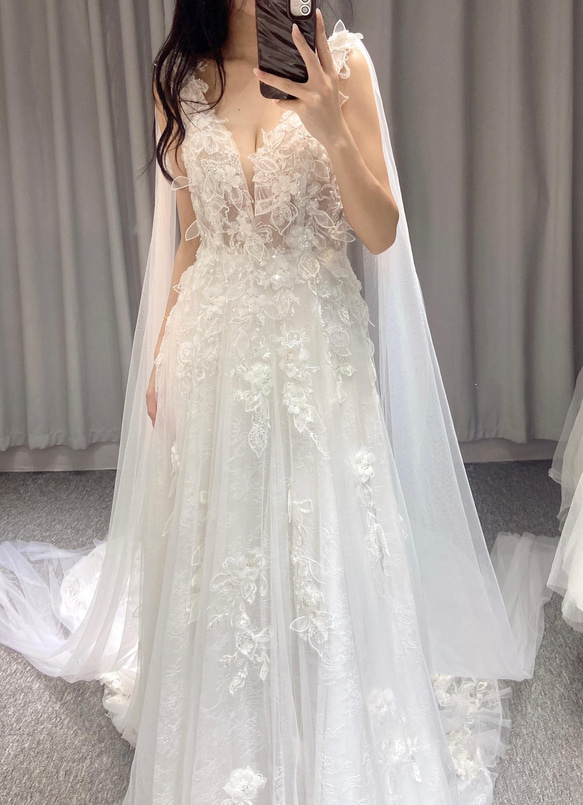 ウェディングドレスAライン・総レースのトレーン付き