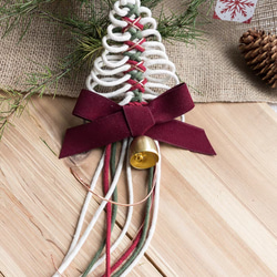 【送料無料】マクラメ編み　クリスマスツリー　ミドルリボン付き　グリーン　飾り　クリスマス 4枚目の画像