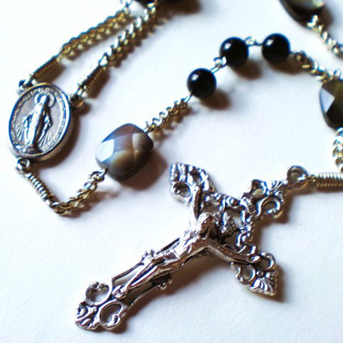 伝統の手編み ロザリオ＊オニキス＆黒蝶貝 不思議のメダイ マリア