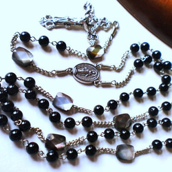 伝統の手編み ロザリオ＊オニキス＆黒蝶貝 不思議のメダイ マリア