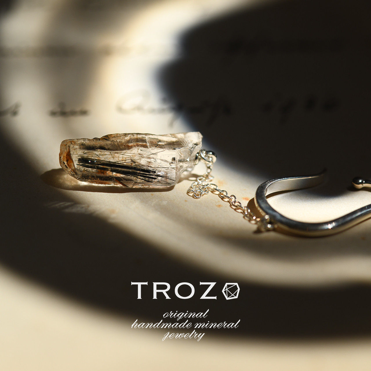 【021 Black Majic Collection】 ブラックルチルクォーツ 鉱物原石 チェーンイヤーカフ 天然石