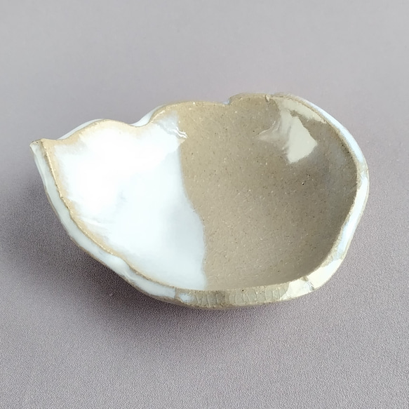 変形皿　板造り　白萩釉　【商品番号：00414_A-C】 1枚目の画像