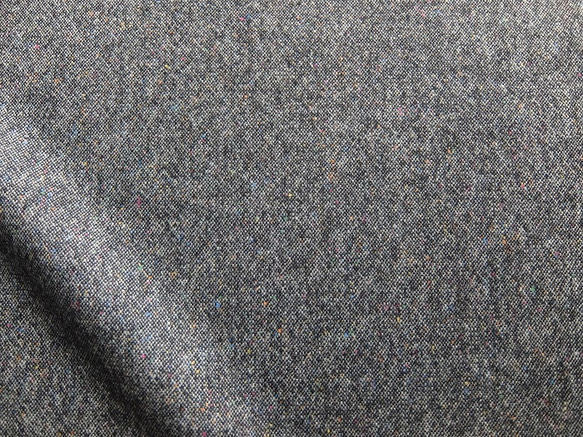 ～Seriesジャンパースカート…伊製ウール100％ツイード・黒×カラーネップ～ 3枚目の画像