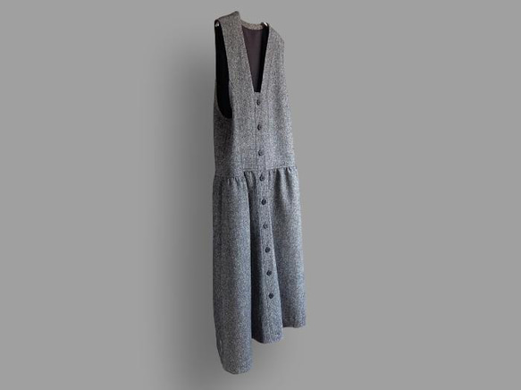 ～Seriesジャンパースカート…伊製ウール100％ツイード・黒×カラーネップ～ 2枚目の画像