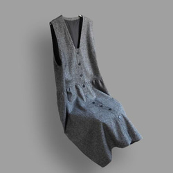 ～Seriesジャンパースカート…伊製ウール100％ツイード・黒×カラーネップ～ 1枚目の画像