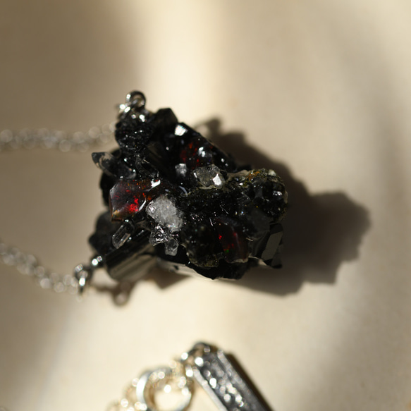 [033 Black Majic Collection] 一體化項鍊礦物寶石項鍊 第3張的照片