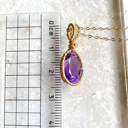 キラキラ アメジストのペンダントトップ ワイヤーウィービング