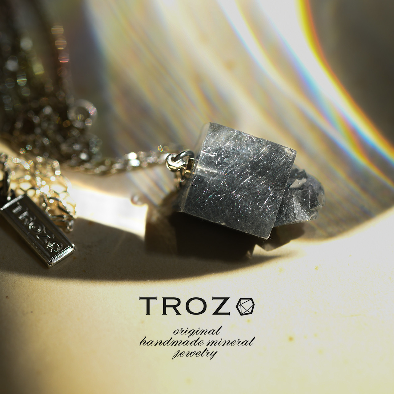 【038 Black Majic Collection】 フローライト 鉱物原石 ネックレス 天然石 アクセサリー