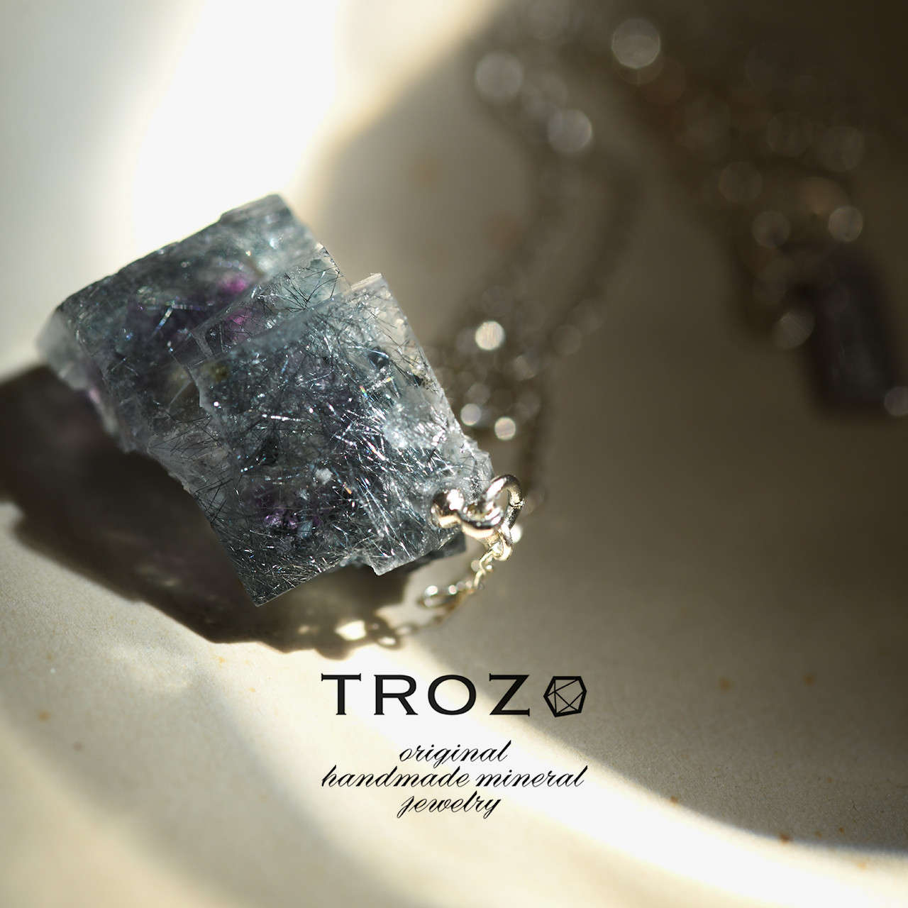 【039 Black Majic Collection】 フローライト 鉱物原石 ネックレス 天然石 アクセサリー