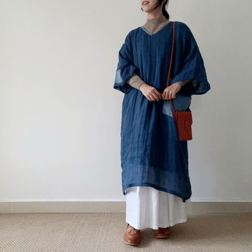 NEW OPEN☆送料無料】藍染め⁂手刺繍⁂Vネックカラー⁂ゆったりめ NEW OPEN☆送料無料】藍染め⁂手刺繍⁂Vネックカラー⁂ゆったりめ