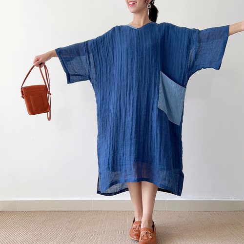 NEW OPEN☆送料無料】藍染め⁂手刺繍⁂Vネックカラー⁂ゆったりめ NEW OPEN☆送料無料】藍染め⁂手刺繍⁂Vネックカラー⁂ゆったりめ