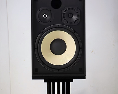 木製スピーカースタンド一対　タモ無垢材 スパイク型アジャスターによって音質を引き出す。天然木を使用