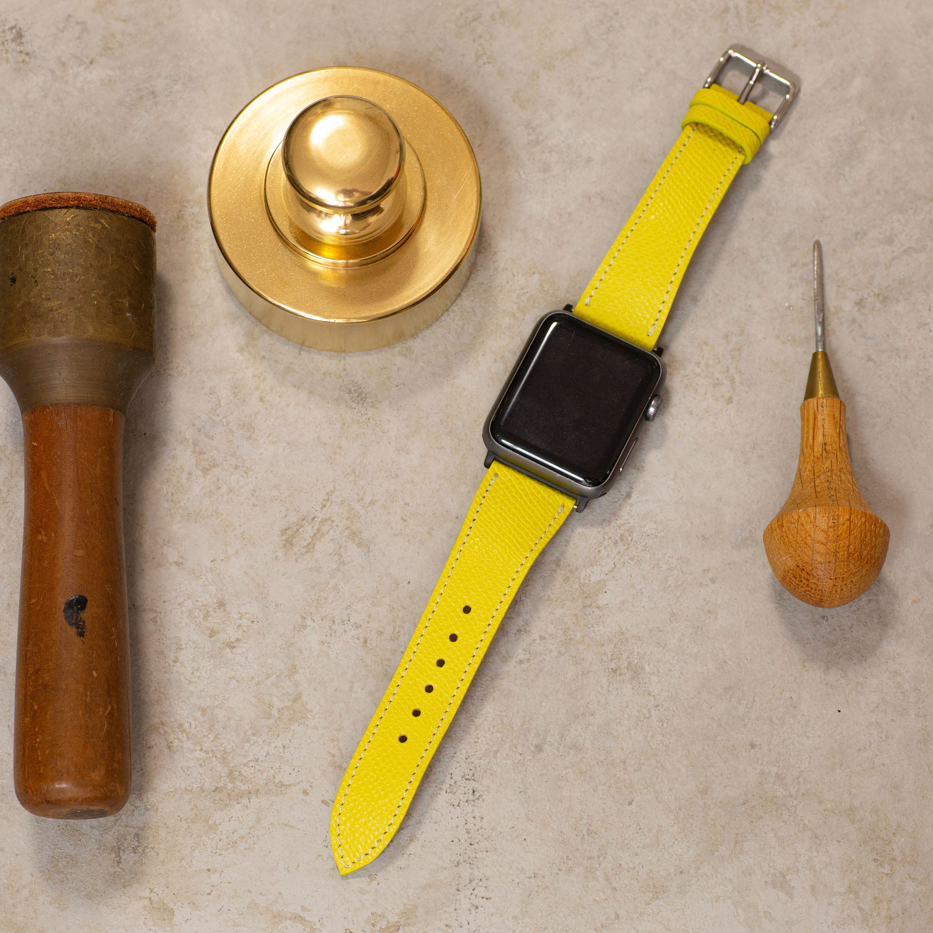 高級革使用 Apple Watch 革ベルト ライム イエロー ヴォーエプソン 二重巻きに変更可
