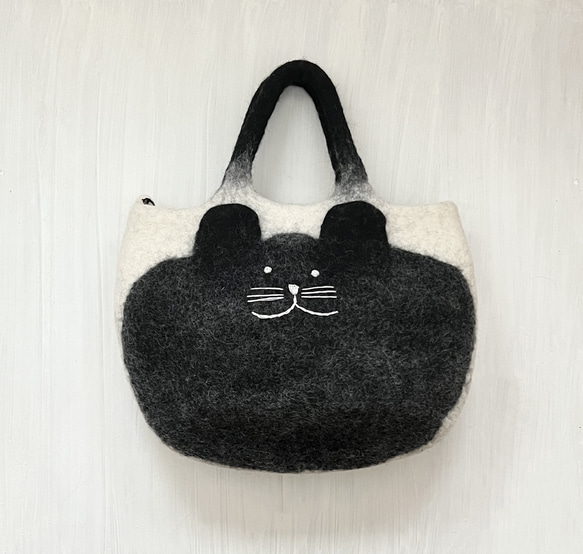 ねこ　猫バッグ　羊毛フェルト　トートバッグ　ウール　黒猫　ファスナー付き 2枚目の画像
