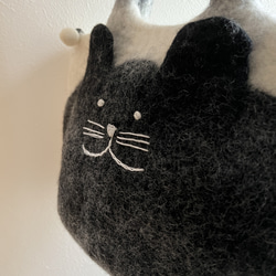 ねこ　猫バッグ　羊毛フェルト　トートバッグ　ウール　黒猫　ファスナー付き 4枚目の画像