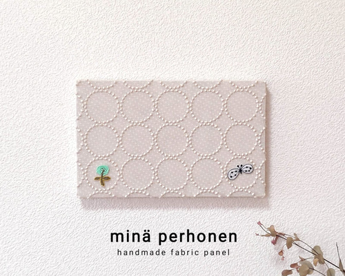 ファブリックパネル　ミナペルホネン　インテリア　チョウチョ　タンバリン　スキップ ファブリックパネル ミナペルホネン タンバリン チョウチョ スキップ