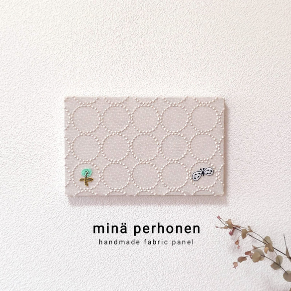 ファブリックパネル　ミナペルホネン　インテリア　チョウチョ　タンバリン　スキップ ファブリックパネル ミナペルホネン タンバリン ブルー