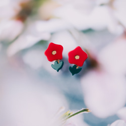 Flowerピアス/イヤリング -Red- ●花モチーフのゆるアクセ● 7枚目の画像