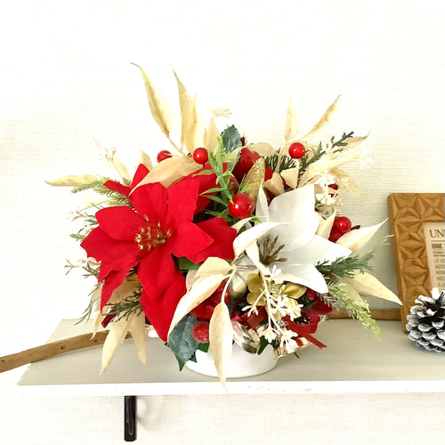 赤と白のポインセチアとりんごのクリスマスアレンジ◇造花◇テーブル