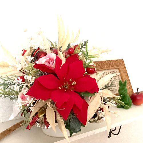 赤と白のポインセチアとりんごのクリスマスアレンジ◇造花◇テーブル