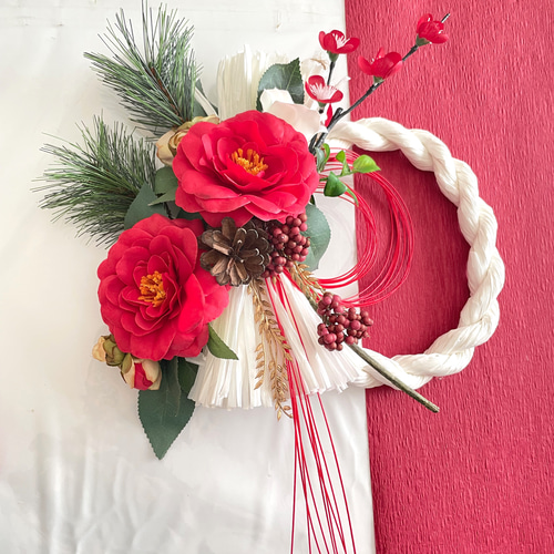 椿を包んだシンプルなしめ縄 特別価格＊お正月飾り＊新年を祝うダブル椿紅白椿のしめ縄しめ飾り