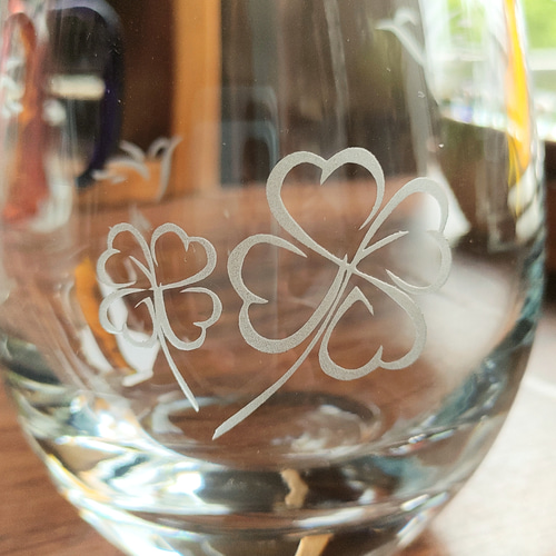 アンティーク風　輸入　ステンドグラス　ミニサイズ　ガラス　クローバー ステンドグラス アンティーク調ガラス窓つき 木製ミニキャビネット