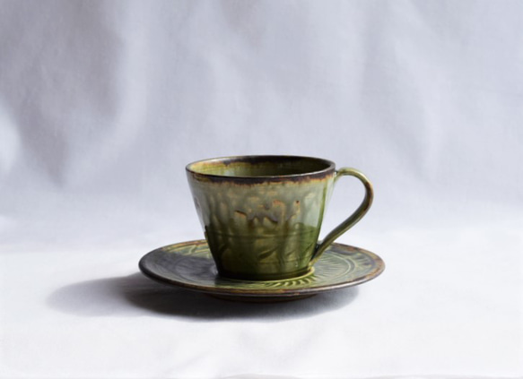 織部鉄彩刻紋コーヒーカップ＆ソーサー 3枚目の画像