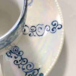 エナメルとキラキラ輝くラスター彩のデミタスカップ・青系 5枚目の画像