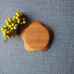 【受注製作】木の箸置き皿／カトラリーレスト（梅の花型・くるみ材） 5枚目の画像