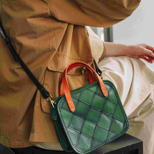 未使用品！カラフルなとっても可愛いショルダーバッグです！　本革 ショルダーバッグ 本革 ミニショルダー バッグ レディース 斜