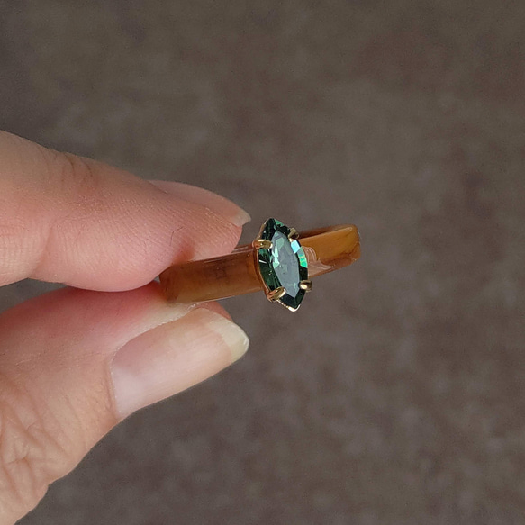 樹脂戒指 - Erinite 綠 x 焦糖棕色 高品質水晶戒指 | 綠色秋季寶石壓克力 第3張的照片