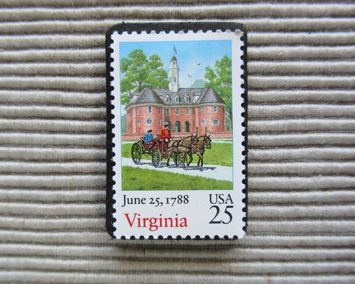 アメリカ切手です アメリカ 切手ブローチ 8893 ブローチ Yukio TANZAWA 通販