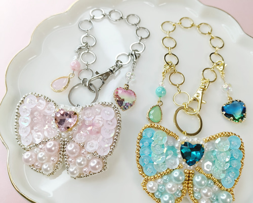 ガーリー♡】きらきらリボン ビーズ刺繍 ﾊﾞｯｸﾞﾁｬｰﾑ(全2色