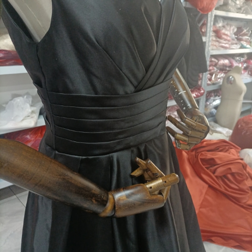 高品質！黒いサテンロングワンピース クラシカル エレガント 二次会/拳  