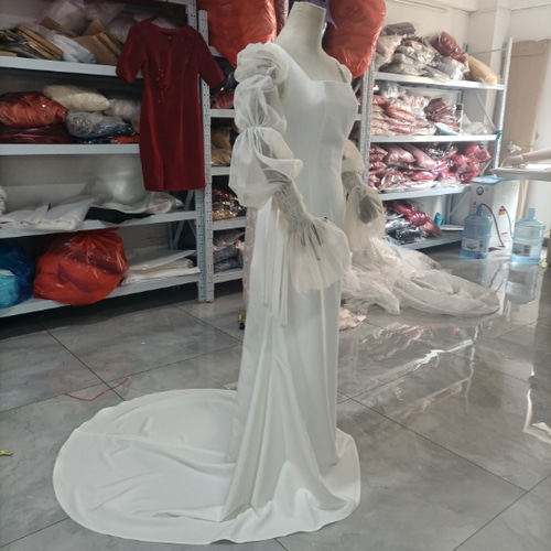 フランス風 オフホワイト スクエアネック 姫袖 ウエディングドレス  